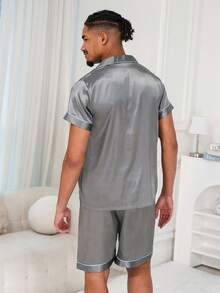 Conjunto de pijama de satén con botones delanteros y manga corta para hombre, conjunto de ropa de dormir con aspecto de seda y ribete en contraste - Gris Oscuro - Ver 4
