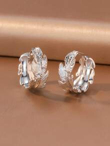 1 Pair Gold Feather C-Shaped Hoop Earrings, Featuring Alternating Feather Carvings, Minimalist Elegant Design Suitable For Women, Ideal For Graduation Ceremony, Wedding, Summer Solstice Celebration And Free Spirit Themed Gifts. - Multicolor - View 6