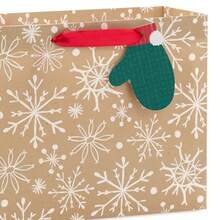 Hallmark - Bolsa de regalo de Navidad con etiquetas de regalo - Kraft caf Blanco Rojo Verde - Ver 6