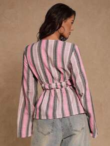 Glamour Camisa ligera y elegante con rayas de color, cuello en V, mangas acampanadas y decoración de lazo con cordón, adecuada para usar en primavera, verano y otoño - Negro - Ver 2