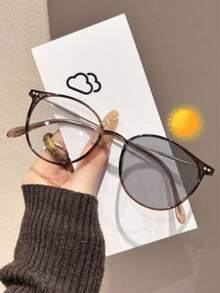 1 paire de lunettes de mode rondes classiques photochromiques, convenant pour le port quotidien des femmes, la conduite et d'autres occasions en été - 1 cadre à tofu - gris - Voir 8