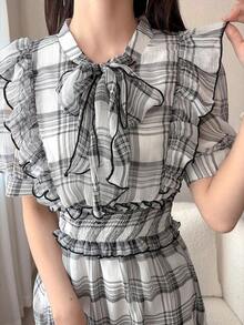 Vestido casual largo de verano para mujer con cintura ceñida, volantes y vuelo en estampado de cuadros - Blanco y Negro - Ver 5