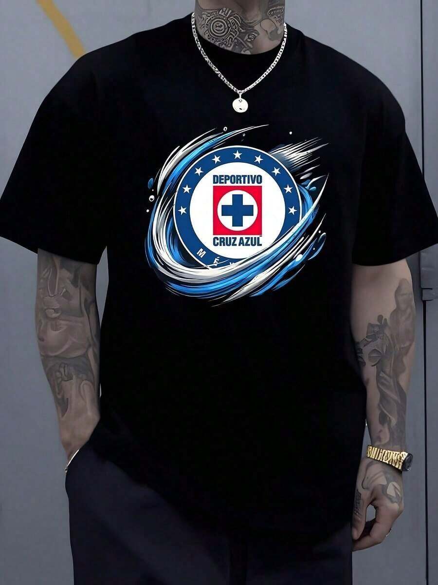 Símbolo que representa fuerza unión y pasión deportiva con un emblema circular rodeado de estrellas y trazos azules dinámicos inspirados en el espíritu de superación camiseta de hombre casual cómoda de alta calidad ideal para fanáticos y uso diario - Negro - Ver 1