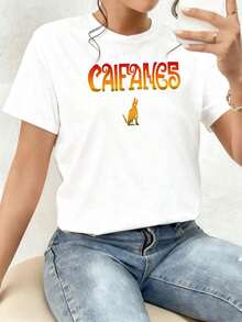 Art T-Shirt. The Pattern Displays The Word Caifanes In Warm Tones That Evoke Energy And Passion, Alongside The Silhouette Of A Golden , A Symbol Of Strength And Mysticism. Women's 100% Cotton T-Shirt, Comfortable And Modern For Everyday Wear. - 白色 - 查看 7