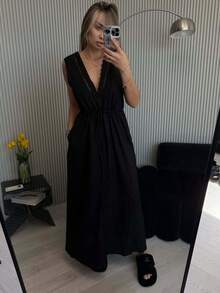 Sleeveless Maxi Dress, Sexy Deep V-Neck, Simple Button Design And Defined Waist - 黑色 - 查看 5