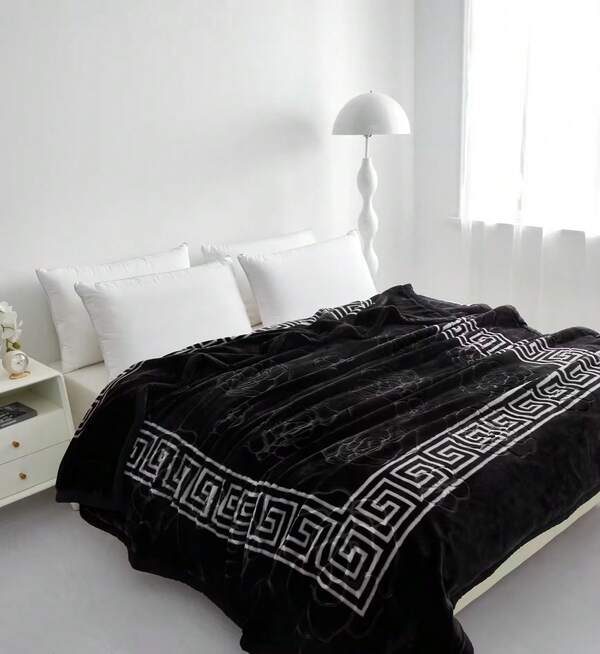 Reversible 2-Ply Heavy Weight Warm Greekey Black Blanket Comforter 200 X 240 Cm | Super Soft Luxury Fleece Bed Throw | Winter Thermal King Size Comforter | Ultra Plush Thick Cozy Bedding Spread For Cold Weather | Modern Pattern Warm Bed Blanket For Bedroom & Living Room