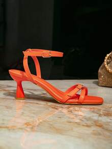 New Summer High-Gloss PU Sandals With Vibrant Mirror-Like Finish. Featuring Criss-Cross Straps With Metal Buckle Accents, Streamlined Design Flatters Foot Shape And Elongates Legs. Adjustable Ankle Strap For Secure Fit. Sturdy Low Heel Provides Support And Comfort For All-Day Wear. Versatile For Vacation, Dates, Parties And More, Effortlessly Creating A Lively, Energetic Look. - Orange - View 6