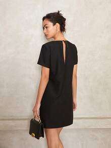 Vestido corto recto de unicolor con cuello en V y manga corta para mujer, conjunto de ropa casual de negocios para vacaciones de verano elegante en color blanco - Negro - Ver 2