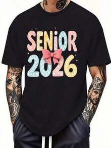Senior Men's Graduation T-Shirt 2026 - Pastel Pink And Bow Tie Design - Soft Fit Crew Neck Casual T-Shirt For The Class Of 2026 - All Season Wear For Prom, Graduation Parties, And Senior Events - Fashionable Adult Clothing - Cheerful Print - 黑色 - 查看 1