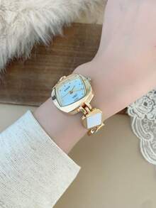 1pc New Fashion Women's Watch, Elegant Triangular Dial, Business Quartz Watch, Suitable For Daily Life, Parties And Banquets - Gold - View 6