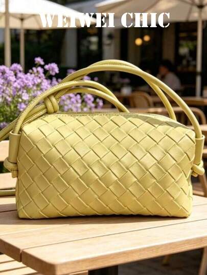 This Fresh And Bright Yellow Woven Shoulder Bag Features An Exquisite Woven Texture And A Matching Leather Shoulder Strap, Exuding A Gentle And Elegant Vibe. Its Compact And Delicate Design Makes It Suitable For Teachers, Students, And Mothers For Everyday Outings, Dates, And Casual Gatherings, Effortlessly Showcasing A Gentle And Elegant Temperament.