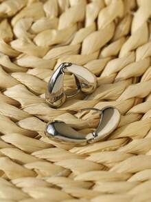 1 Pair Niche Design Old Money Style Metal Heart Hoop Earrings Suitable For Women's Daily Wear - Earrings - View 2