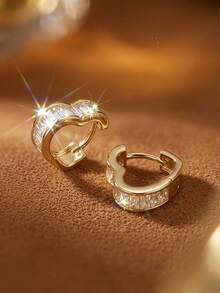 1 Pair Gold-Plated Rectangular Zirconia Heart-Shaped Huggie Earrings, Sparkling Cubic Zirconia Heart Earrings, Fashion Jewelry Suitable For Daily And Party Wear - Transparent Color - View 1