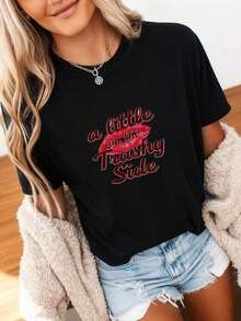 Women's Short-Sleeved T-Shirt With A Fun Graphic Design Of Red Lips 'A Little Bit Spicy', Comfortable And Soft, Perfect As A Gift For Friends Or Yourself, Ideal For Stylish Everyday Wear, 100% Cotton. - 黑色3 - 查看 4