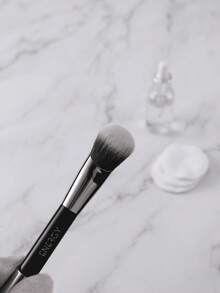 ENERGY Multi-Use Precision Brush For Concealer And Detail Blending - Black Handle - Black - View 10