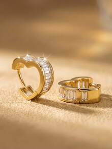 1 Pair Gold-Plated Rectangular Zirconia Heart-Shaped Huggie Earrings, Sparkling Cubic Zirconia Heart Earrings, Fashion Jewelry Suitable For Daily And Party Wear - Transparent Color - View 3