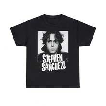 Camiseta de STEPHEN SANCHEZ |   Camiseta de homenaje a Stephen Sanchez |   Camiseta Unisex de Algodón Grueso, Mercancía Vintage de Músico Estadounidense, Stephen Sanchez - Negro - Ver 1
