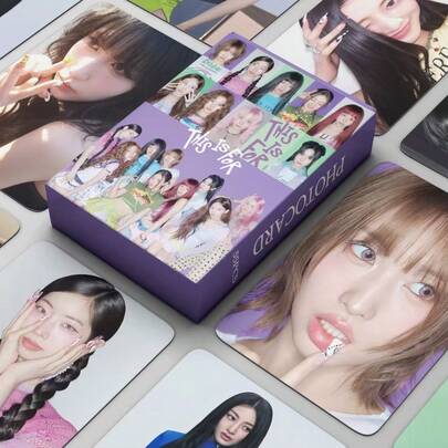 55 piezas Juego de postales del 14º álbum "Strategy" de TWICE, tarjetas LOMO de K-POP, tarjetas coleccionables de Nayeon, tarjetas fotográficas de alta definición de doble cara, mercancía de fans, coleccionables, regalos ideales para cumpleaños y fiestas para fans. 55 piezas Juego de tarjetas LOMO de la serie "THIS IS FOR" de TWICE, fotos de ídolos de alta definición de doble cara, colección completa de miembros, exquisitas tarjetas portátiles, diario decorativo, regalos para compartir con amigos