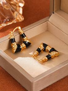 2026 Summer Vintage Black Enamel Triangle Hoop Earrings With Gold Embossed Texture, Women's Office Party Gift - Black and Gold Striped Earrings - View 4