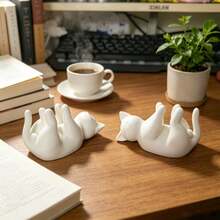 2 pièces Pinces à photos de chat mignonnes - Pinces à mémo de chat couché adorables, peuvent pincer des photos et des notes, accessoire de bureau charmant, décoration unique et chaleureuse pour le bureau et les étagères, cadeau créatif pour les amateurs de chats et la maison/le bureau - 2 chats - Voir 8