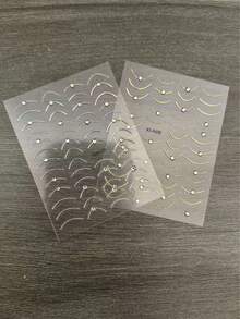 Móng tay kiểu Pháp với họa tiết lá vàng và bạc kết hợp cùng sticker đính đá 3D. - Nhiều màu - Xem 10