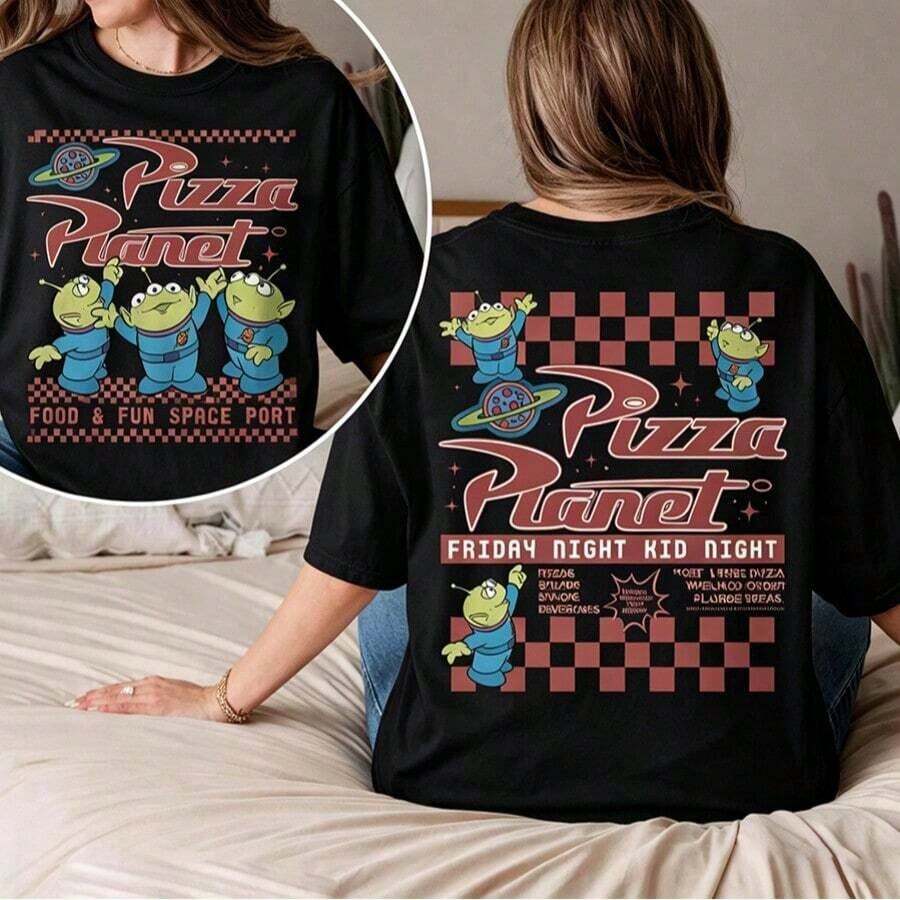 (Authorized By Disney. Mickey Mouse) Disney's "Toy Story" Pizza Planet Collection Features A Retro-Style Alien With A Classic Red And White Checkerboard Pattern And The "Pizza Planet" Slogan. The Collection Includes Stylish Women's Cotton T-Shirts. The Fabric Is Soft, Comfortable, And Breathable, Making It Suitable For Everyday Wear, Shopping, Travel, Parties, And Lounging At Home. The Collection Is Suitable For Both Women And Men And Also Makes A Great Gift For Couples. A Must-Have For Every Woman! - màu đen - Xem 1
