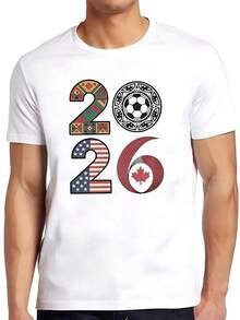El estampado muestra el número 2026 con símbolos culturales que representan la unión de países y la pasión por el fútbol evocando celebración y amistad internacional Camiseta de hombre moderna cómoda ideal para momentos deportivos y casuales - Negro - Ver 1