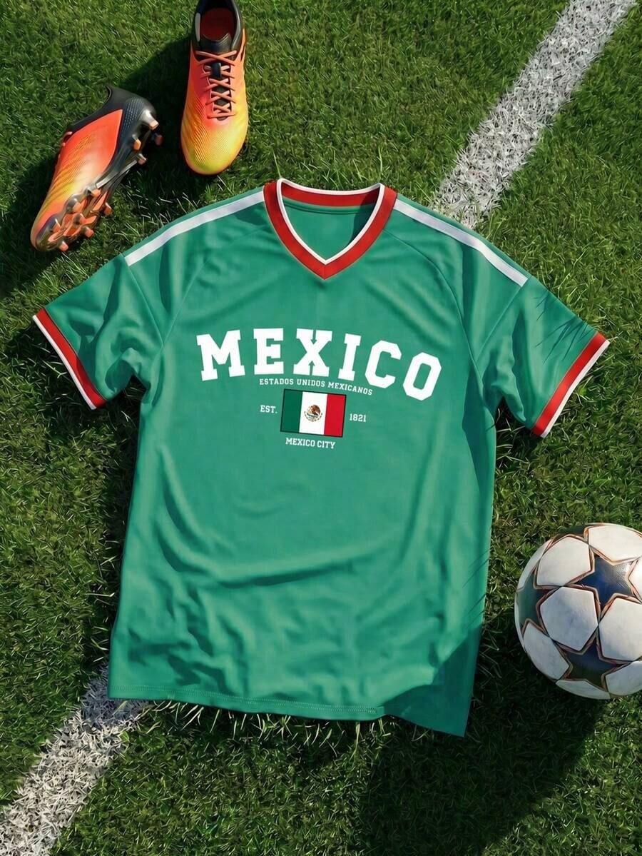 Camiseta de fútbol para hombre y mujer de la Copa Mundial 2026, estampada con la bandera nacional y el escudo de armas de México. Simboliza la pasión y el orgullo deportivo de México en el torneo de la Copa del Mundo. Esta camiseta holgada es perfecta para usar en el Día de la Independencia y también es un excelente regalo para los aficionados al fútbol. - Verde - Ver 1