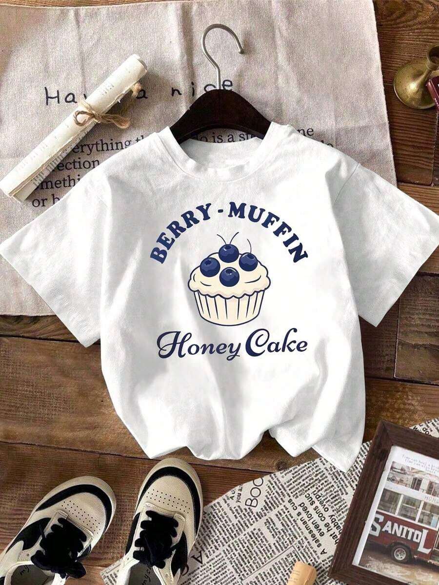 Camiseta con ilustración de muffin de arándanos y texto "Berry-Muffin", estilo dulce juvenil, manga corta, cuello redondo - Blanco - Ver 1