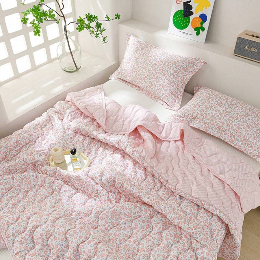 Lightweight Summer Quilt, Air Conditioning Quilt, Cooling Blanket, Single/Double Bed, Breathable Summer Comforter, Suitable For Camping & Hiking, Perfect Gift For Back To School Season, No Pillow Case Or Inner Included - Pink - View 1