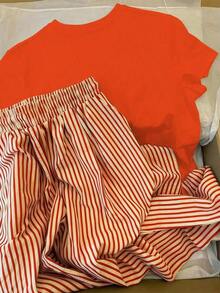 Conjunto informal de 2 piezas con blusa de manga corta con estampado floral y de palmeras y pantalones a rayas con cintura con cordón - Multicolor 2 - Ver 3