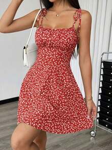 Women's Short Cami Dress With Ruched Bust And Bow Detail At The Front With Small Floral Print - 紅色 - 查看 5
