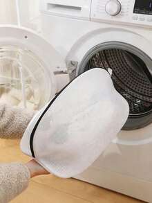 1pc/2pcs Mesh Shoe Storage Bag, Shoe Washing Filter Bag, Laundry Bag For Sneakers 360° Deep Cleaning, Mesh Structure Allows Water And Detergent To Fully Circulate And Penetrate For 360° Dead-Angle Cleaning; Shoe Washing Bag Physically Isolates Shoes From Washing Machine Inner Wall, Preventing Hard Objects Like Shoe Soles From Bumping Or Scratching The Washing Machine Drum During Spin Drying; In Addition To Cleaning Various Shoes, It Can Also Be Used As A Travel Storage Bag To Isolate Dirty Shoes Or Store Clothing - View 2