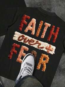 Men's Christian T-Shirt "FAITH OVER FEAR" | Psalm 118:6 Biblical Design | Inspirational Streetwear | 100% Cotton | Unisex Fit | Ideal Gift For Believers - 藍色和黑色 - 查看 2