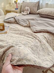 1pc Fresh Floral Pattern Summer Quilt Air Conditioning Quilt Quilted Blanket, Pillowcase Not Included, Cute Pastoral Style, Soft Comfortable Lace Design Summer Quilted Blanket Bedding, Suitable For Dorm, Bedroom, Apartment, Etc., Suitable For Spring And Summer - Maroon - View 6