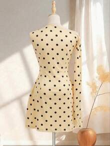 Vestido corto de verano de lunares en color claro con tirantes de lazo, asimétrico y sin mangas, de unicolor y elegante para mujer - Amarillo claro - Ver 3