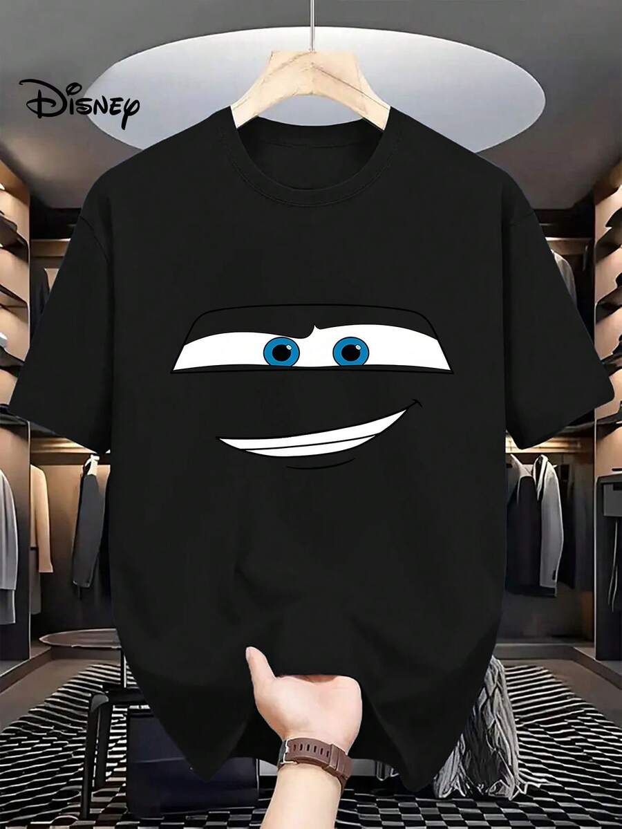 Disney Cars Lightning McQueen Face Outline Men's T-Shirt With Red And Blue Cartoon Print - A Casual, Short-Sleeved Crew Neck T-Shirt That Is Comfortable And Stylish, Suitable For Home And Outdoor Activities, Making It A Perfect Gift Idea. - màu đen - Xem 1