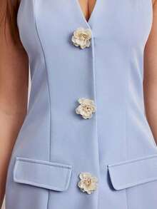 Vestido de tirantes sin mangas con escote bajo y detalle de adorno floral - Celeste - Ver 2