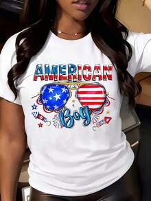 Comfortable For All-Day Wear. This Women's Casual Short-Sleeve T-Shirt Features A Crew Neck, A Relaxed Fit, And A Print Of The American Flag, Sunglasses, And Stars To Celebrate Independence Day. The Comfortable, Relaxed Fit Flatters All Body Types, While The High-Quality Material Feels Soft Against The Skin And Offers Durability. - 白色 - 查看 3