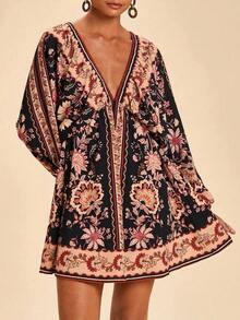 Vestido de gasa con cuello en V y manga larga con estampado floral para mujer, adecuado para vacaciones, estilo de vacaciones, estampado gráfico tejido, atuendos casuales de verano para vacaciones, atuendos de vacaciones en la playa bohemia, ropa bohemia chic, atuendos de festivales de vacaciones, atuendos de playa para mujer, atuendos de verano para mujer, atuendo de graduación, atuendos de cumpleaños para mujer, artículos esenciales de playa, atuendo de aeropuerto para mujer, vestido de té, vestido de cumpleaños, vestido de verano, verano europeo, ropa bohemia para mujer, vestido elegante para mujer - Negro y oro - Ver 7