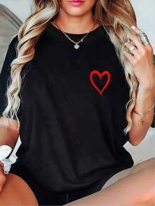 All-Day Comfort. This Women's Valentine's Day Outfit Features A Black T-Shirt With A Red Heart Outline Print. The Casual, Unisex Crew Neck Design Is Made Of Lightweight 220gsm Knit Fabric And Is Machine Washable. Perfect For Spring, Summer, Autumn, Valentine's Day, Mother's Day, Or Christmas. The Relaxed, Comfortable Fit Flatters All Body Shapes, While The High-Quality Material Feels Soft Against The Skin And Offers Durability. - 黑色 - 查看 8