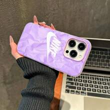 Logotipo blanco de  sobre fondo arrugado de color lavanda.funda de teléfono Fundas compatibles con ,Apple,VIVO,OPPO,,, y Honor.Fabricadas en silicona TPU,ofrecen protección contra golpes y caídas.regalos para mamá - Morado - Ver 2