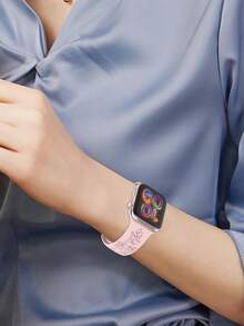 1件女款雕花矽膠錶帶，適用於Apple Watch 41mm 40mm 44mm 45mm 42mm 38mm 49mm 46mm，可愛小女孩字母圖案，柔軟休閒運動錶帶，適用於Apple Watch Series SE 11 10 9 8 7 6 5 4 3 2 1 Ultra，時尚雕花工藝智慧手錶錶帶 - 粉紅色錶帶配煙粉色字母 - 查看 8