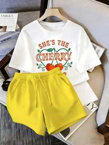 Local Store, A Women's Short-Sleeve Tee With A Retro American Style, Relaxed Fit, And Printed Design (Pants Are For Styling Suggestions Only). This Simple Yet Stylish Piece Features A Tropical-Themed Printed Letter Pattern, Making It A Must-Have For Creating A Laid-Back Holiday Look, Perfect For Occasions Like Labor Day And Mexican Independence Day. - trắng - Xem 1