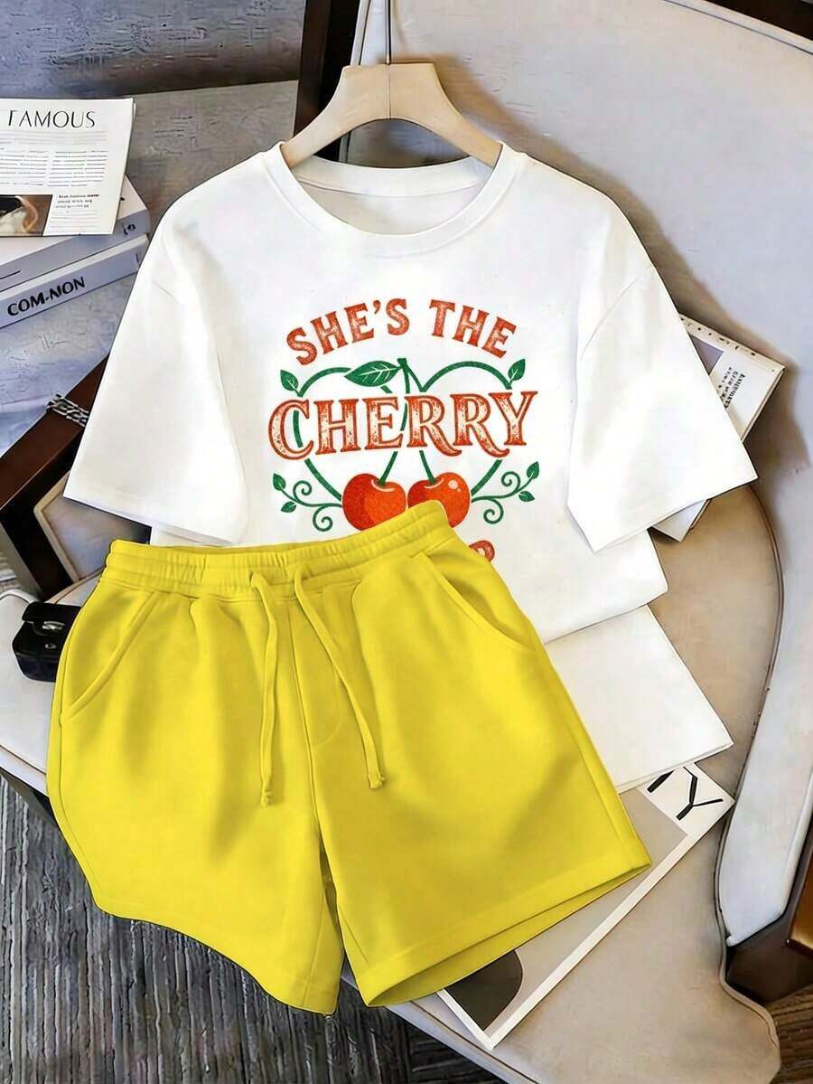 Local Store, A Women's Short-Sleeve Tee With A Retro American Style, Relaxed Fit, And Printed Design (Pants Are For Styling Suggestions Only). This Simple Yet Stylish Piece Features A Tropical-Themed Printed Letter Pattern, Making It A Must-Have For Creating A Laid-Back Holiday Look, Perfect For Occasions Like Labor Day And Mexican Independence Day. - trắng - Xem 1