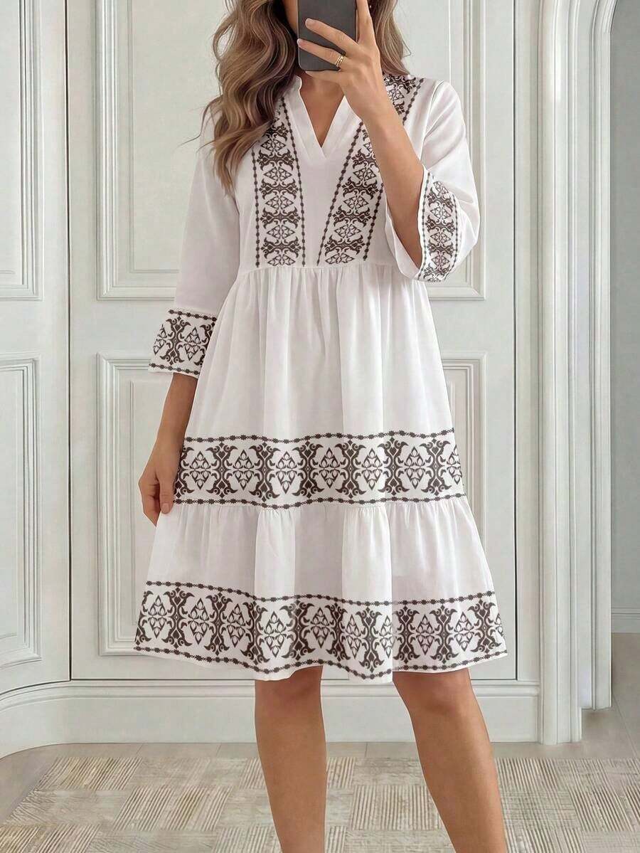 Vestido midi con cuello en V y estampado floral blanco para mamá, ideal para vacaciones en la playa - Multicolor - Ver 1