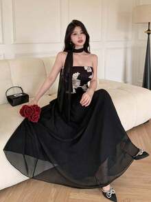 Vestido negro con escote sin tirantes y lazo, con bordado floral elegante de gasa - Negro - Ver 7