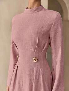 Vestido de tela texturizada gris-rosa con botones decorativos dorados, vestido elegante con cintura ceñida para mujeres - Rosa coral - Ver 3