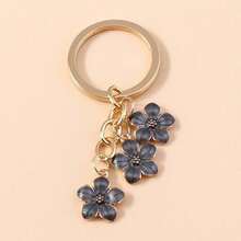 1pc Cute Enamel Three Flower Keychain, Sweet Gold Tone Alloy Floral Pendant Key Ring, Aesthetic Bag Charm For Purse, Backpack & Earbuds Case, Girly Car Key Accessories Gift - A - View 9