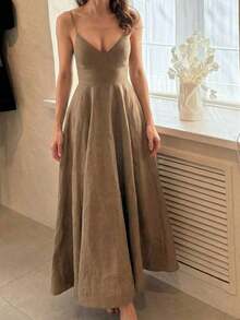 Vestido midi ajustado con tirantes finos y elegante de moda para mujer en color caqui para fiesta y verano - Marrón - Ver 5